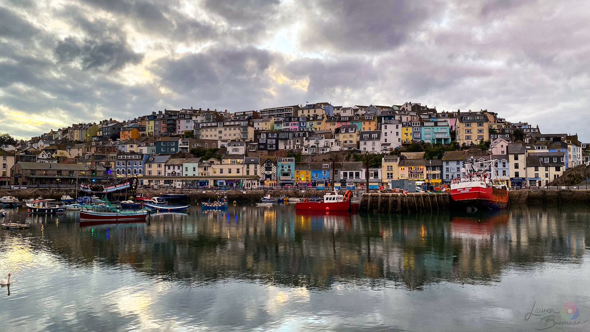 LBPhotography96's tweet photo. Harbour Reflections Two by Lauren Bremner.

#laurenbremnerphotography #natgeoyourshot #natgeo #jessopsmoment #travellingthroughtheworld #travelgram #wanderlust #nature #travelholic #discreetdestination #yourshotphotographer #TheBest_Capture #Brixham #harbour #iphoneshots https://t.co/fwAHp0G3YU