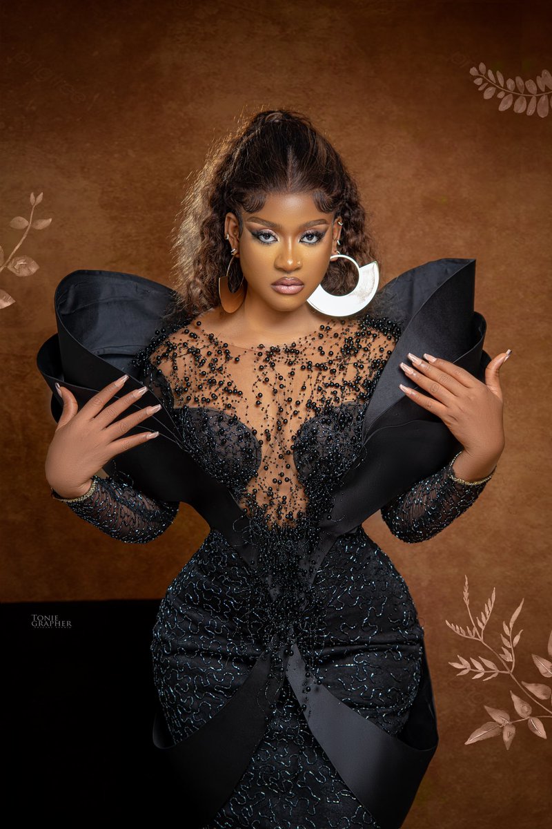 unusualphyna's tweet image. And one day she discovered that she was fierce, and strong, and full of fire, and that not even she could hold herself back because her passion burned brighter than her fears