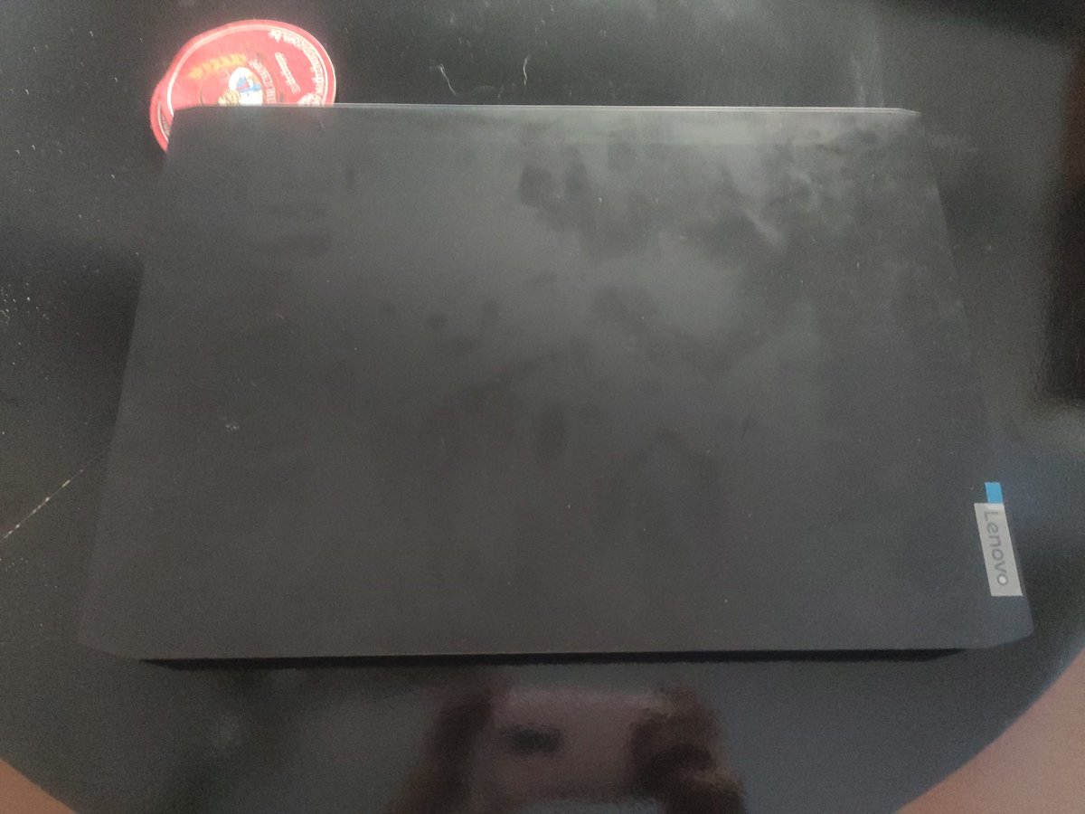 condadodeyork's tweet image. @Lenovo olha que material porcaria... É um acúmulo de sebo.... Imagina,um #computadorgamer ser manuseado??? #games #laptop #gaming #Lenovo