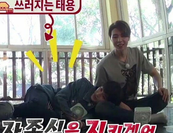 johnyongism's tweet photo. johnny’s lap is and has been taeyong’s fav place since forever 🥺🤍 https://t.co/YOzaPEk0kP