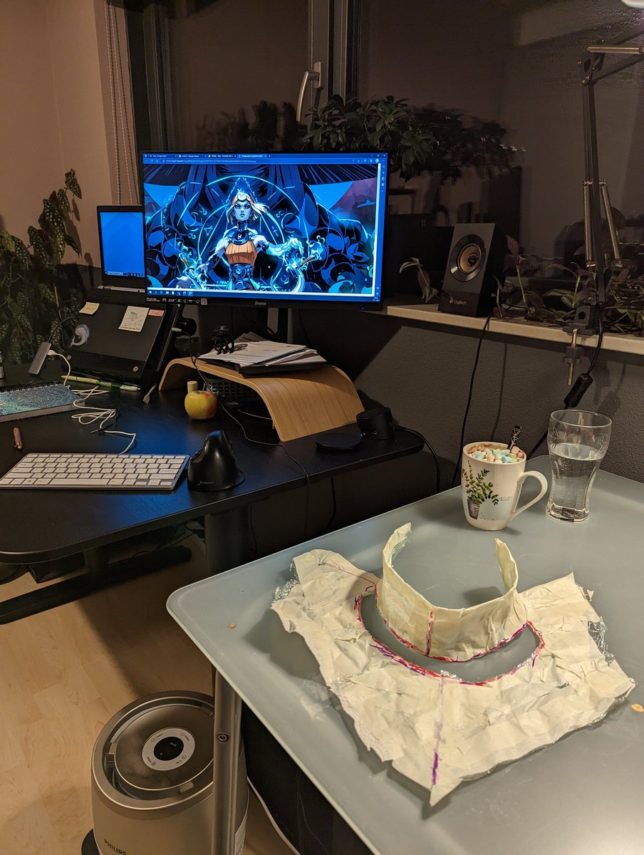 Liliumite's tweet photo. It's 2023 and I'm working on a cosplay again!! Time for Melinoë from the new Hades game 😍 https://t.co/ZlO7sH51KC