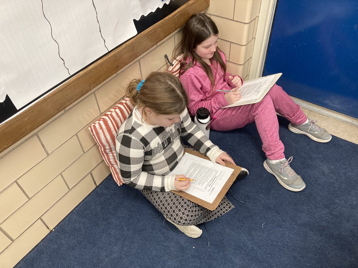 mmecoxtweets's tweet photo. VCE Cardinals practicing January’s virtue, diligence while working in pairs to describe elements of a historical fiction. text. @AmyMalinowski2 @JennyRohrbaugh @BCPS_ELA #BCPSmyview https://t.co/JikwXx1nZ7