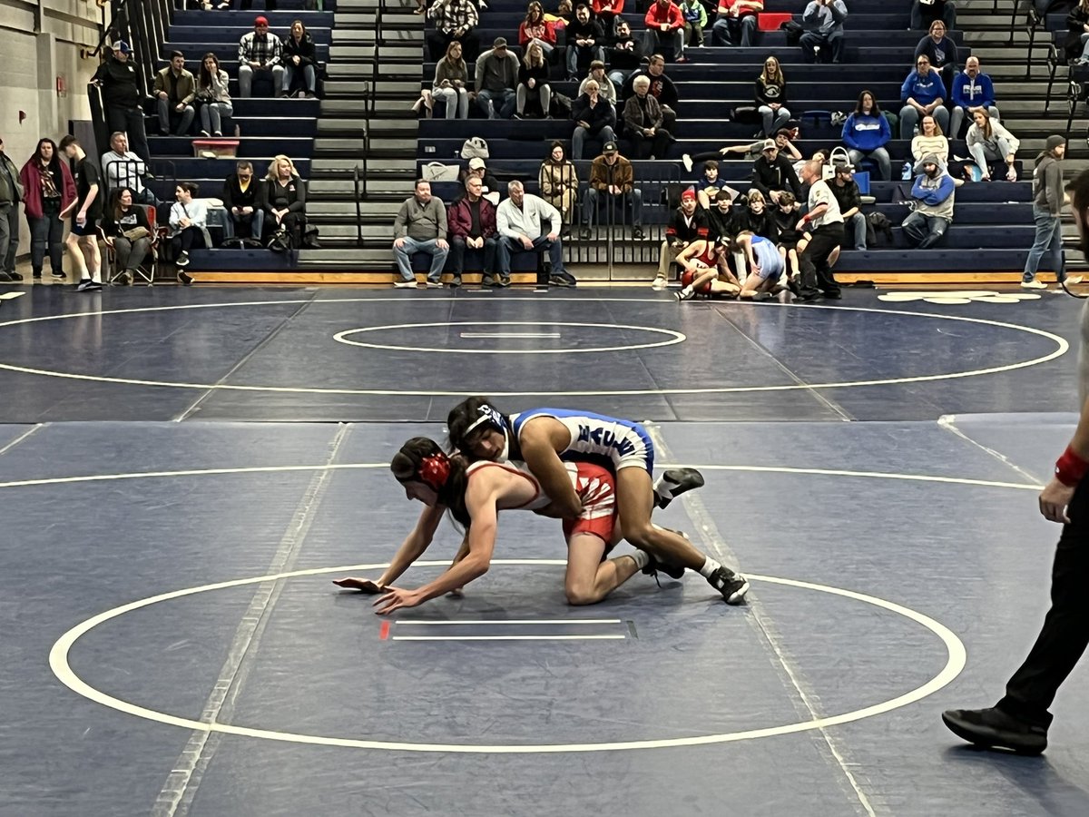 CocalicoSports's tweet photo. Eagles pick up at FFT at 121-Chase Barnes. Next up Keith Messner at 127-FFT. Eagles lead 15-6 

Tim Porter at 133 —-PIN at 1:46. https://t.co/jh5kI9fUxg