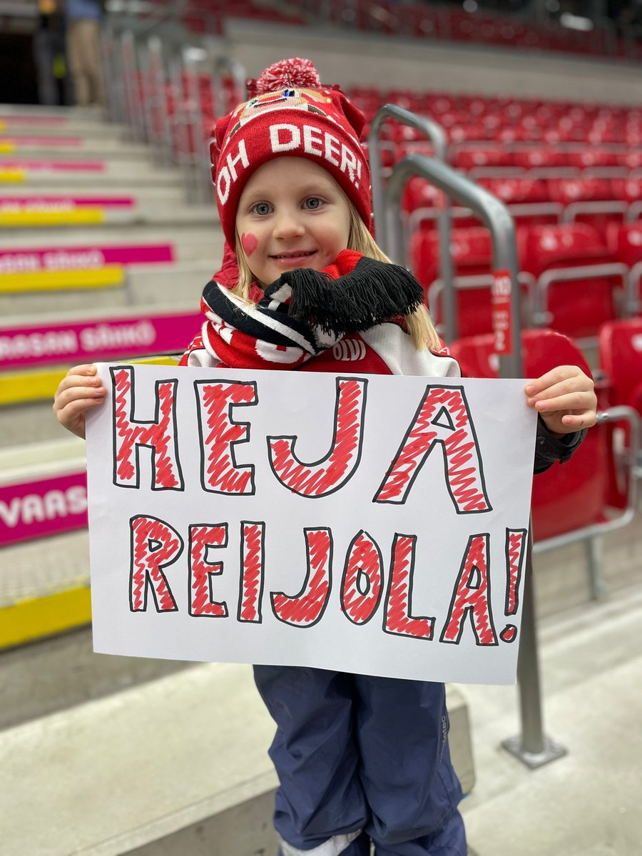 danielaberlin90's tweet photo. "Moster, vet du... Reijola vinka till mig!!"
Finns bara en klar favorit i #vaasansport! 😍 https://t.co/QVnNc30iVM