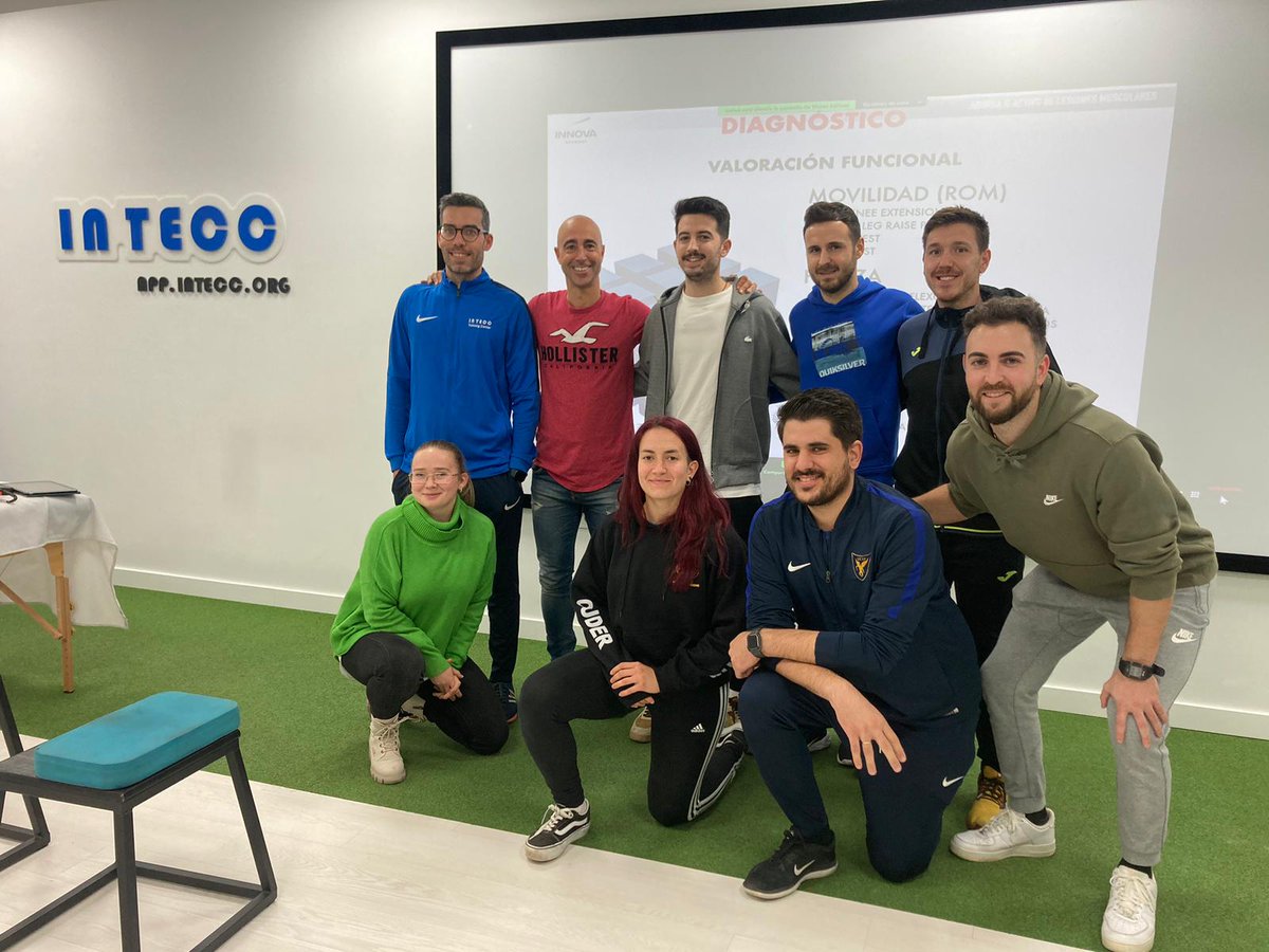 Hoy ha tocado manejo de lesiones musculares con el gran <a href="/Victor__Salinas/">Víctor Salinas</a> . Fisioterapeutas así te hacen ver un poco de luz en nuestra profesión. Gracias de corazón 
👏💙⚽🏃. @formufis