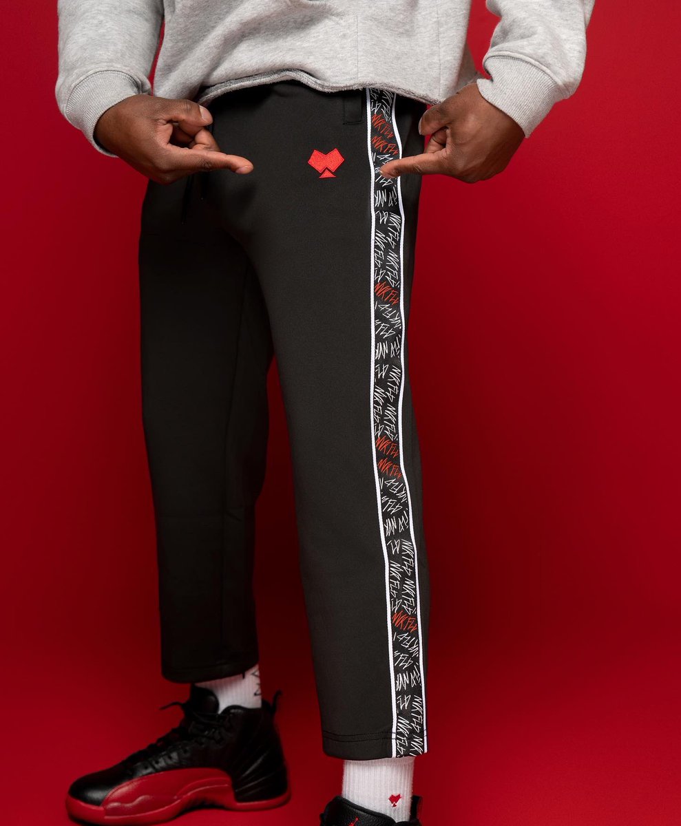 IAmJayJones's tweet photo. We just dropped two exclusive pieces on the website! https://t.co/JcWHgnepEF 

♦️High Rise Pants 
♣️ Heart of Gold chain

Thank you for supporting what we do! #NeverFold https://t.co/fR5PZFSxed