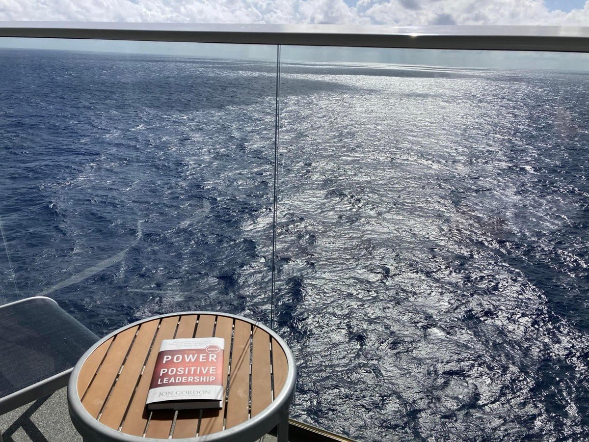 rustykmartin's tweet photo. @JonGordon11 dove in as a team to your book Power of Positive Leadership! Thanks for helping teach us that being positive doesn’t just make you better: it makes everyone around you better! @martinrealtydfw #martinrealtygroup #webeforeme #purpose @dsroskop https://t.co/FSylDsR53L