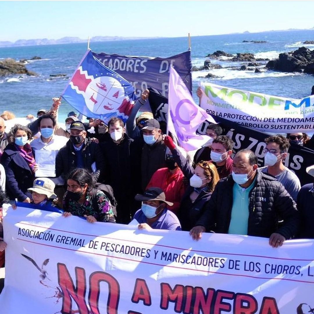 danamolina's tweet photo. Sabemos de su preocupación x el desarrollo económico de la #higuera  ahí deben estar los esfuerzos, pero nunca a costa de ser una zona de sacrificio, un ecocidio irreversible.
Confiamos en su palabra y compromiso compañero Presidente @GabrielBoric #NoADominga ✊️
@DefensaIV https://t.co/a8NTGVNkCC