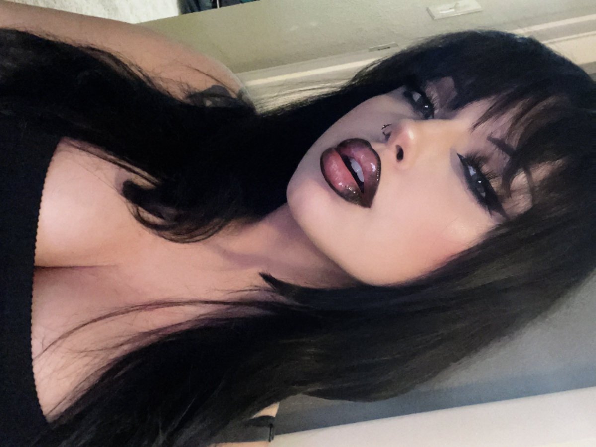 vampirrria's tweet photo. me https://t.co/pkWZyuqtCT