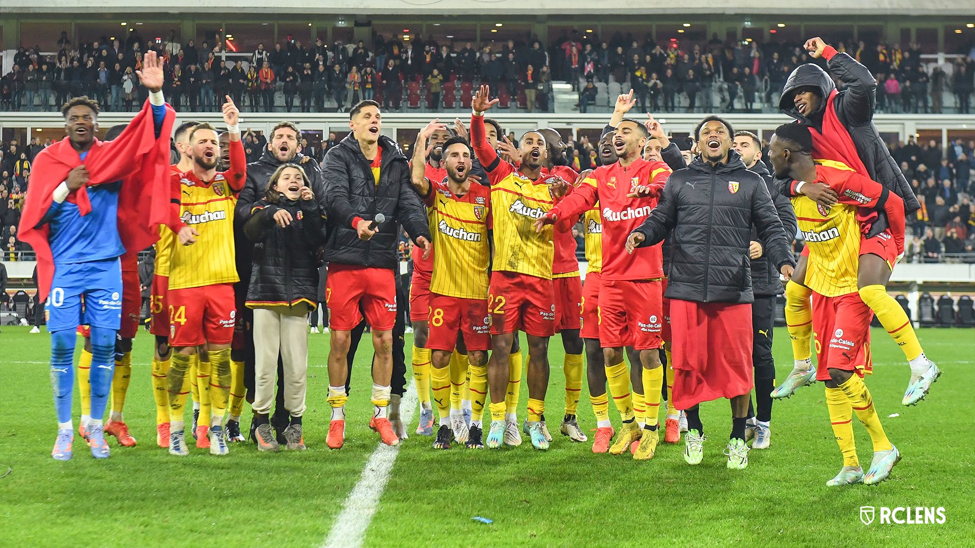 Racing Club de Lens on X: 🔙🏠 #FierDEtreLensois #RCLFCM   / X