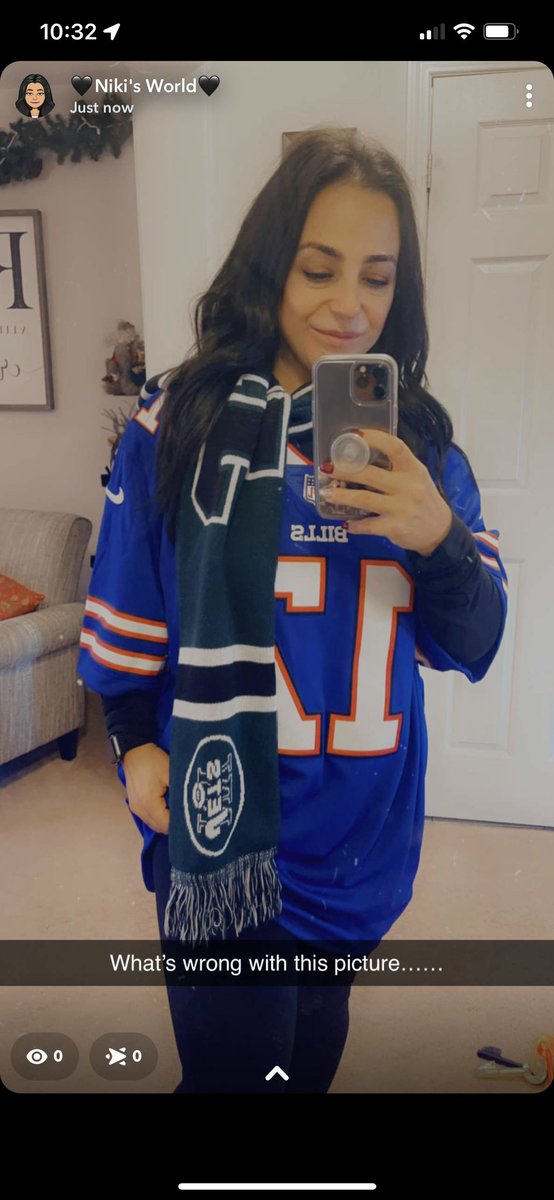 NikiAz's tweet image. When you have both Bills and Jets fan in your house