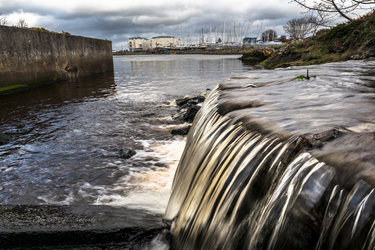 edroberts53's tweet photo. The Porthyfelin fresh water trough overflowing into the sea after last nights heavy rain #Holyhead #ynysmon @ItsYourWales @Ruth_ITV @S4Ctywydd @WalesCoastPath @Sue_Charles https://t.co/BNxPVX44kI