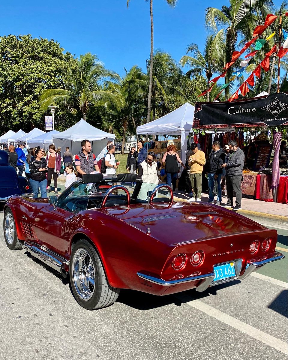CMoneyKS's tweet photo. I gotta say a person has to have some real nerve to bring their '88 Pontiac 6000 Woody Wagon and put it in a car show. ๐ #ArtDecoWeekend #MiamiBeach #SouthBeach #CarShow #Pontiac #Pontiac6000 #WoodyWagon #StationWagon https://t.co/oe61EwHhkv