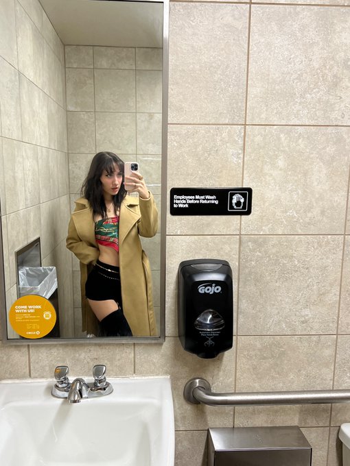 1 pic. hello to all the ones that r gay https://t.co/8mYq2GYYnv