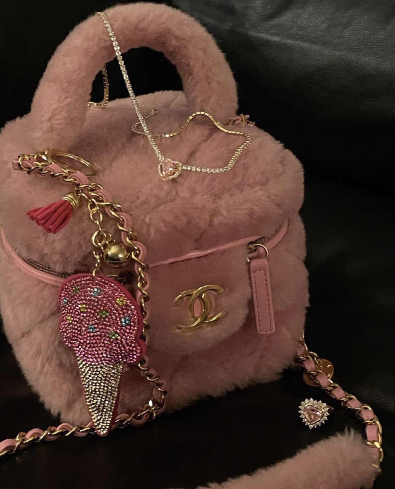 𓃭 on X: Chanel fluffy bag  / X
