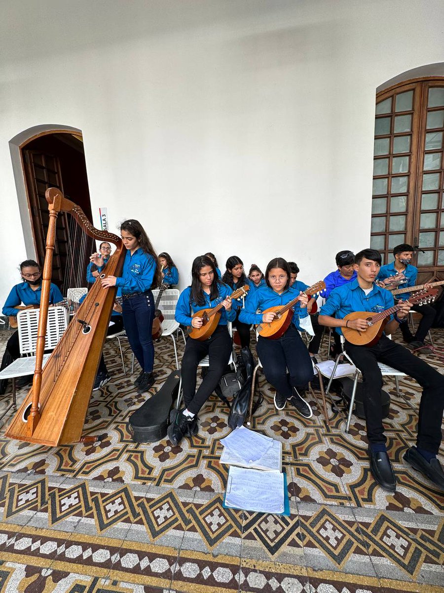 De Quíbor, estado Lara, llegaron al Museo de Caracas, los integrantes de la Fundación Casa Escuela Profesor Fares Jiménez.

'En el Día de la Divina Pastora, Patrona del pueblo larense, Caracas se muestra como mosaico cultural de nuestro país'.

@gestionperfecta 
#14Ene