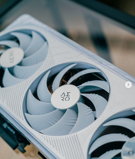 AORUS tweet media