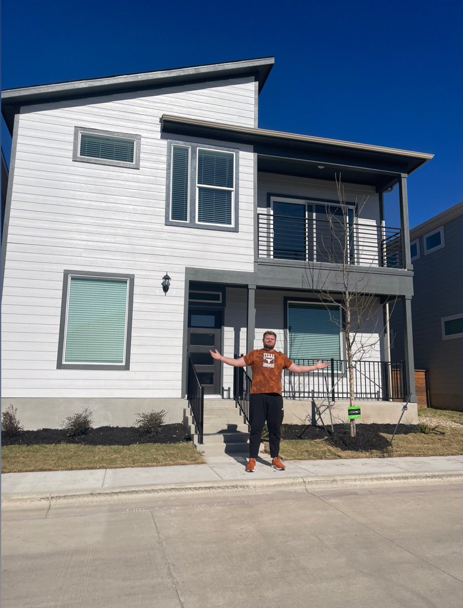 HaydenConner's tweet image. Not into jewelry. Too big for most cars. Dirt is more my style . Want to thank @Taylor_Morrison for helping me invest and make Austin HOME. More coming.🤘#FirstHouse #notgoinganywhere