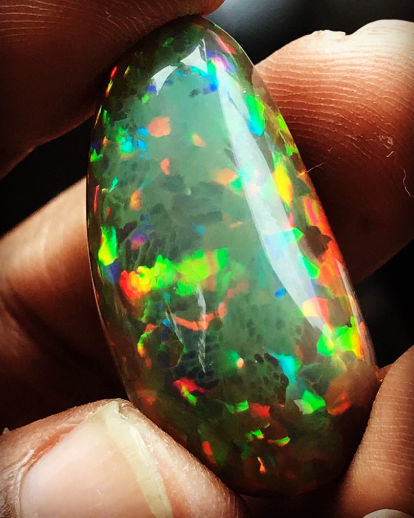 shewatrading's tweet photo. Welo Dark base brilliant piece 🔥🔥#Ethiopia #opalauctions #weloopal #ethiopiaopal #opallovers #lapidaryartist 
#tucsongemshow #munichgemshow #ethiopiaopals https://t.co/IDiWqnNwwW