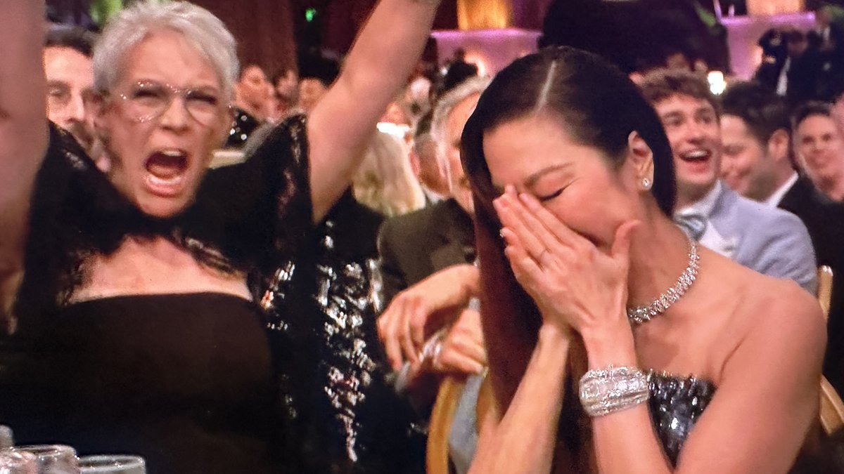 palynathisway's tweet photo. watching
killing eve 4x08                  the last 3 mins https://t.co/ZNTUxogYFt