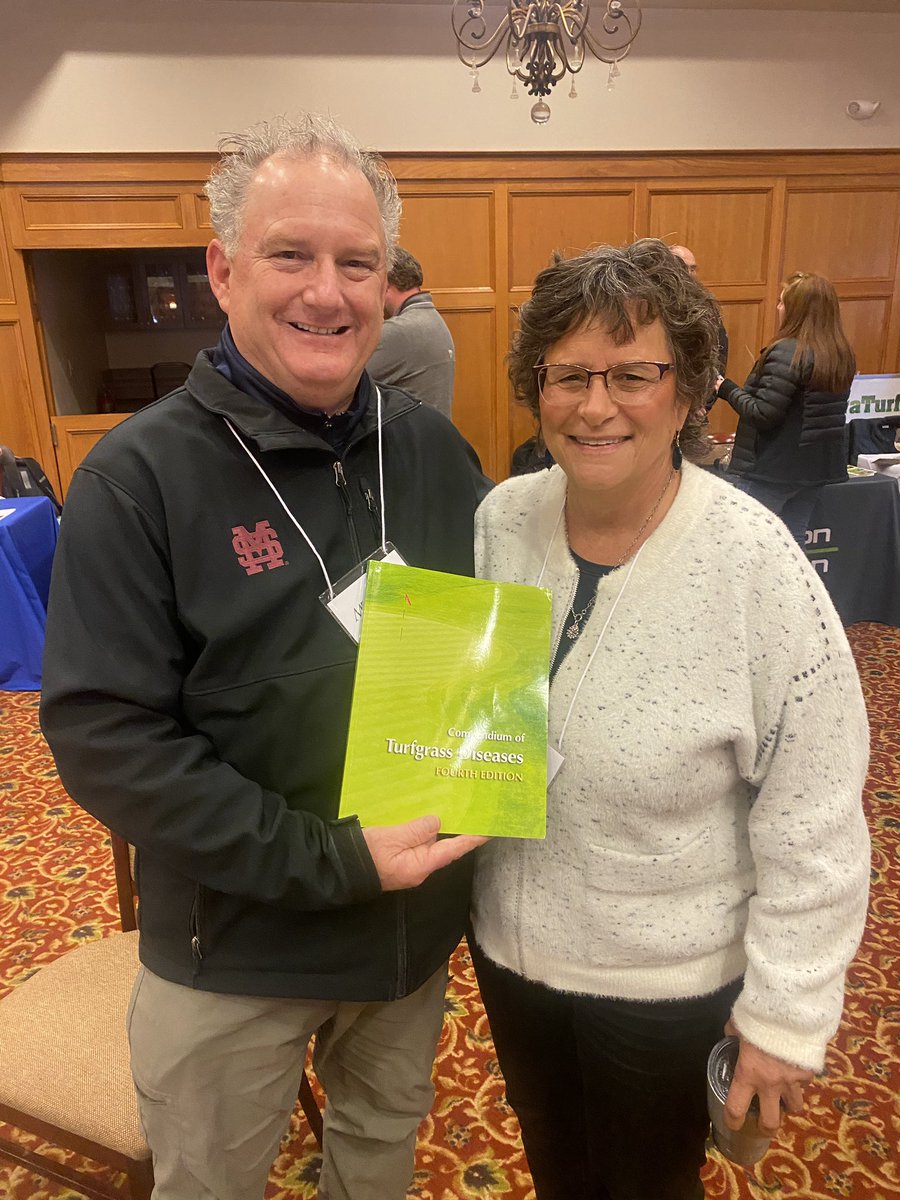RobWebb_'s tweet photo. @MSUextPlantLab @maria_turfdr Received my signed copy…!  Thank you Maria..!  If you are in the turf industry, you need this book…check it out…https://t.co/swTsL5ISJh https://t.co/YMjokUEj5q