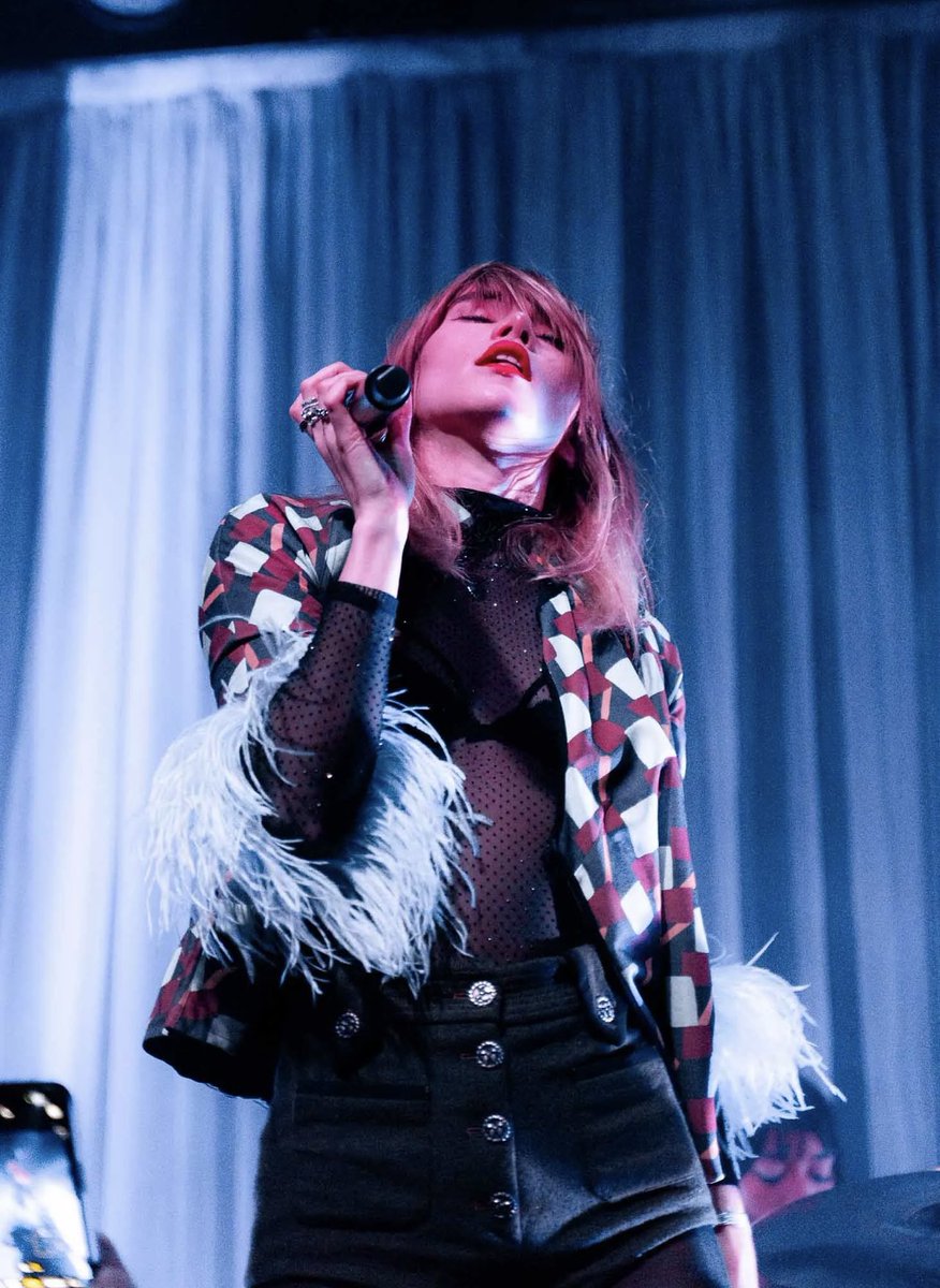 spuffylovebot's tweet image. Suki Waterhouse on the Coolest Place in the World Tour
