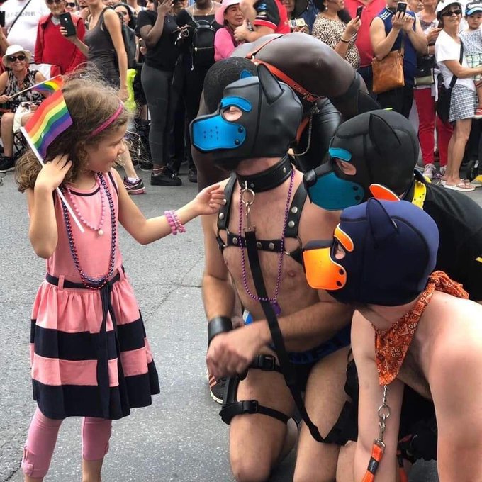 Body_Expert's tweet photo. https://t.co/e29gsCuNqF
Le #PuppyPlay est une pratique pour les amoureux des chiens et de la simulation de zoophilie. Composé majoritairement d'hommes gays de la communauté #LGBT, vous allez découvrir l'univers merveilleux des #PuppyPlayers. https://t.co/5xkQFWGmt1