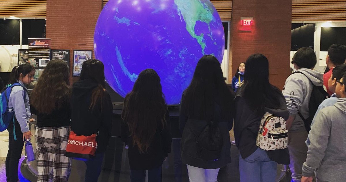 MrsESantamaria's tweet photo. James W. Rice @AVID4College elective students visiting @ASU Tempe campus. It’s a world 🌎 of possibilities for them 👩🏻‍🎓🧑🏻‍🎓👨🏽‍🎓@AlhambraESD https://t.co/HfoNx0ikpi