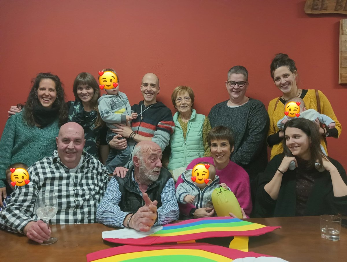 TeatroTrapalan's tweet photo. Feliz año!!! 🎉🎉🎉
Hemos tardado unos dias en felicitar el año... Pero, hemos esperado a reencontrarnos!!!
Por un 2023 lleno de salud, amor y reencuentros bonitos!!!✨✨✨

#trapalan #Feliz2023 #reencuenrrosbonitos #noestamostodos https://t.co/So8ciODfBF