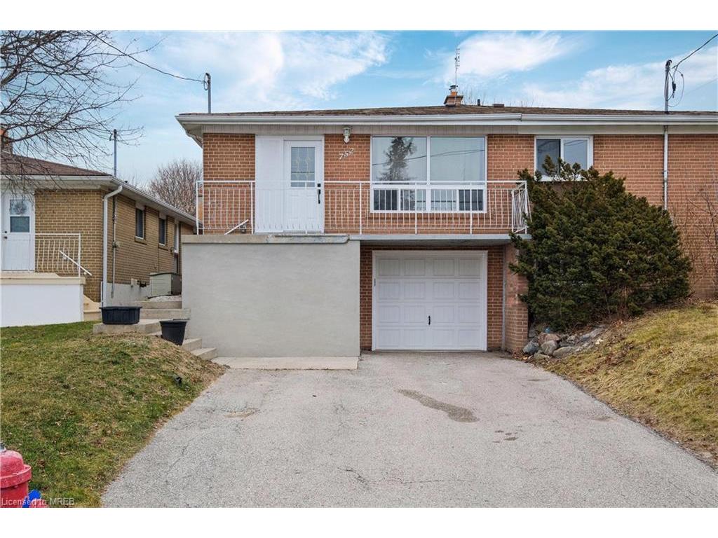 MarioPapandrea's tweet photo. I have a new #listing in #Newmarket #ON  https://t.co/UsG0trGSe8 https://t.co/tGDp4biDea