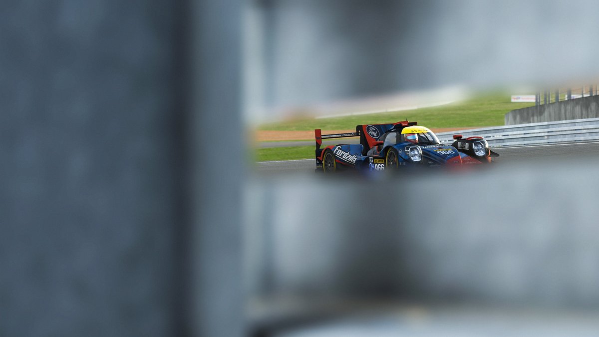 TraxionGG's tweet photo. Right, let's go back to racing, hopefully. We're going green again. #LeMansVirtualSeries https://t.co/t91tZy8rKb