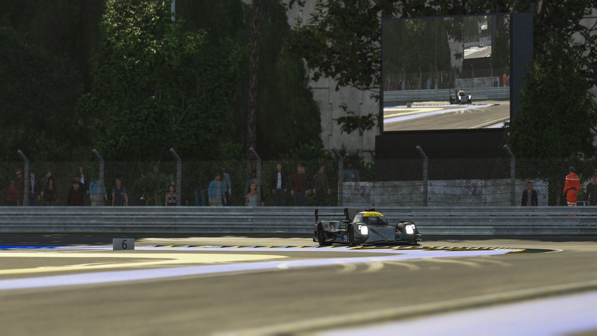 TraxionGG's tweet photo. Right, let's go back to racing, hopefully. We're going green again. #LeMansVirtualSeries https://t.co/t91tZy8rKb
