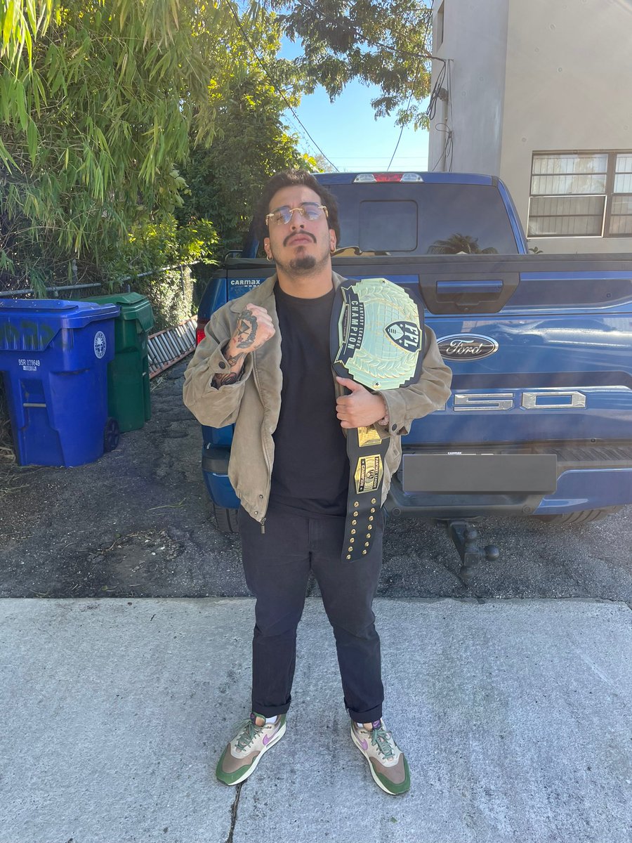 vegetaguwop's tweet photo. Fantasy football champion 2022 FREE THUGGER https://t.co/RhBCzCdRGt