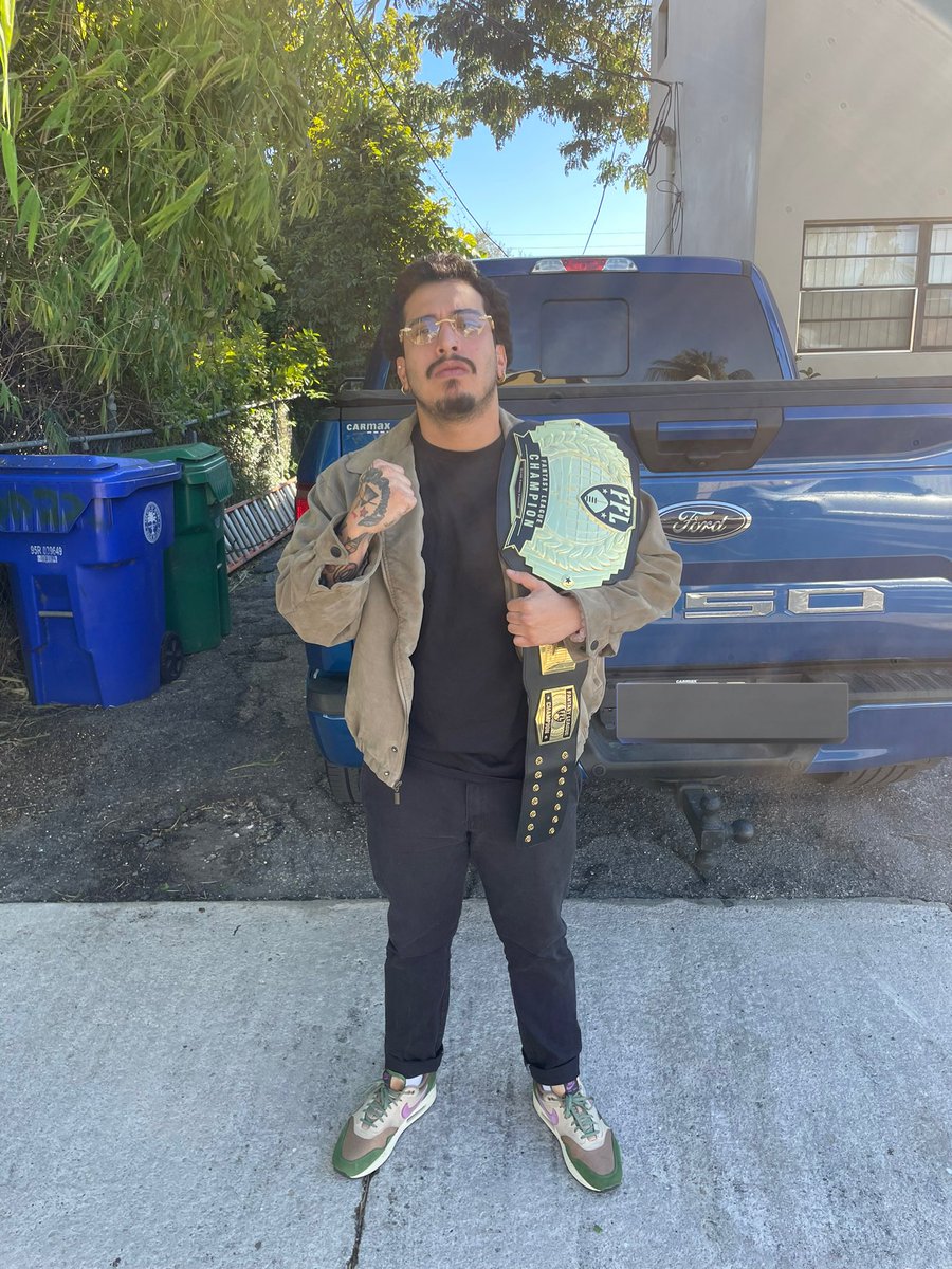 vegetaguwop's tweet photo. Fantasy football champion 2022 FREE THUGGER https://t.co/RhBCzCdRGt
