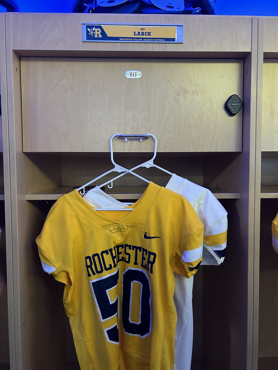 LabikJay's tweet photo. After a great and fun overnight visit I am blessed to receive my second Division lll offer from The University of Rochester https://t.co/GtAtw30Xgr