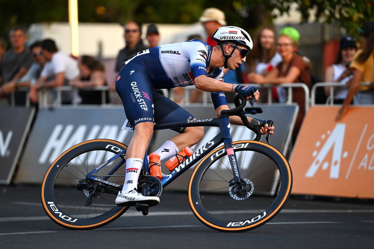 soudalquickstep's tweet photo. Full gas in Adelaide 💨

Photo: @GettySport https://t.co/J8lSKcdDzc