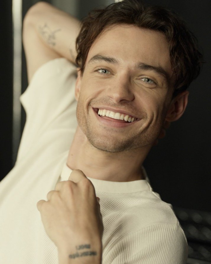 dohertyarchive's tweet photo. New photo of thomas doherty for quinn! https://t.co/qT2sqP1RP5