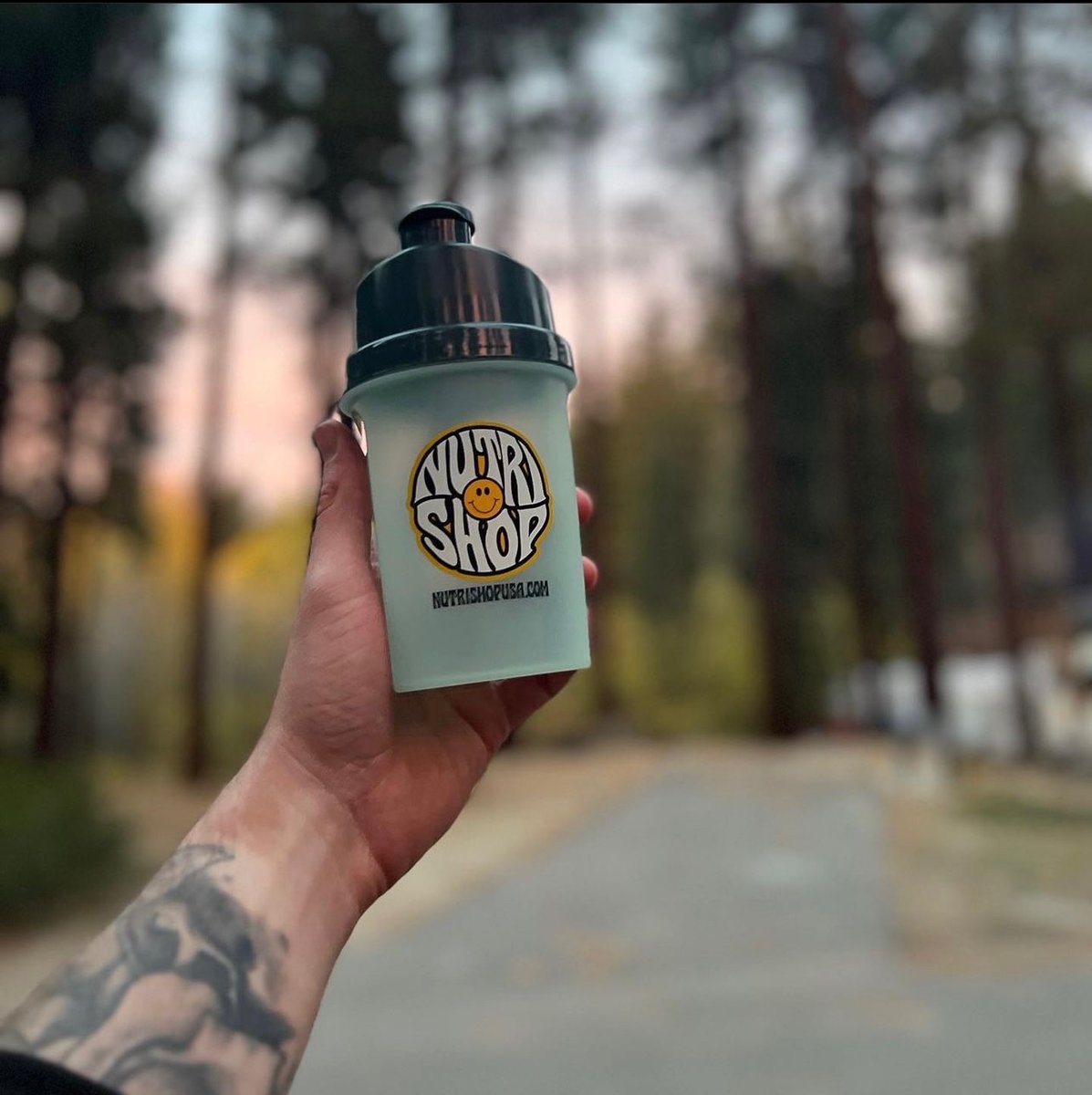 The perfect accessory to stay hydrated. Remember, 1/2 your body weight in ounces is a good daily goal💧