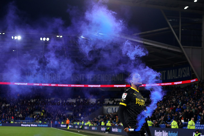 sportsphotoAOSP's tweet photo. blue mist descends in Cardiff as Mark Hudson is sacked after today's game, a 1-1 draw with Wigan and less than a week after the good performance against Leeds #headscratching pics by Andrew Orchard https://t.co/Y7mO6JY73V