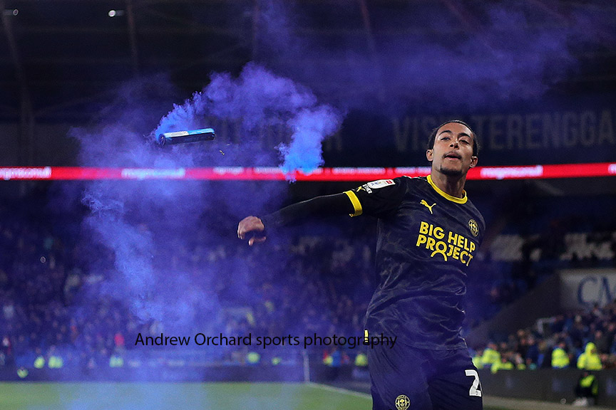 sportsphotoAOSP's tweet photo. blue mist descends in Cardiff as Mark Hudson is sacked after today's game, a 1-1 draw with Wigan and less than a week after the good performance against Leeds #headscratching pics by Andrew Orchard https://t.co/Y7mO6JY73V