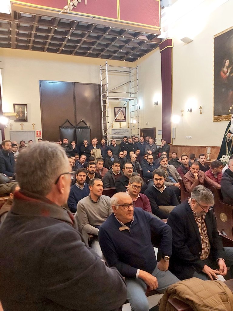 SolanaScrire's tweet photo. Ayer tuvo lugar la igualá de la cuadrilla del paso de Cristo, a la que asistieron casi 100 nuevos aspirantes. ¡Enhorabuena! ¡Algo estarán haciendo bien nuestros hermanos costaleros, cuando tantos acuden buscando unirse!
Que Ntro.P.J.Despojado os bendiga a todos. https://t.co/AIm7U1UmwH