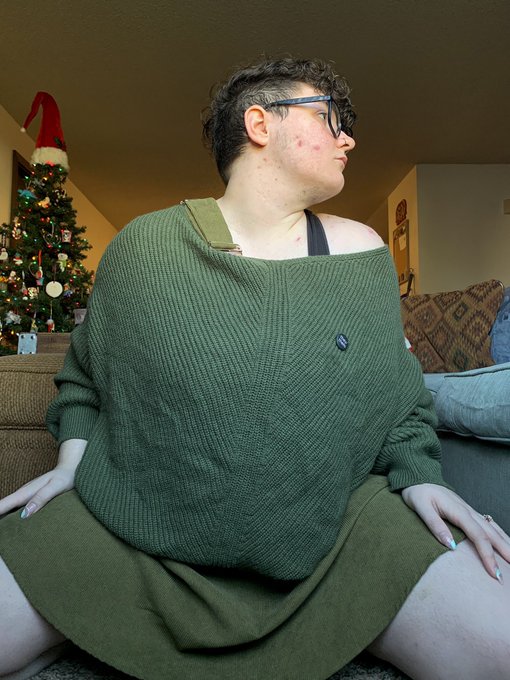 I AM A SLUT FOR CHUNKY SWEATERS!!!!!   #femme #nonbinary #queer https://t.co/fGiK1uBTVd<a href="/tag/femme"class="tags">#femme</a><a href="/tag/queer"class="tags"><span>#queer</span></a><a href="/tag/nonbinary"class="tags"><span>#nonbinary</span></a>