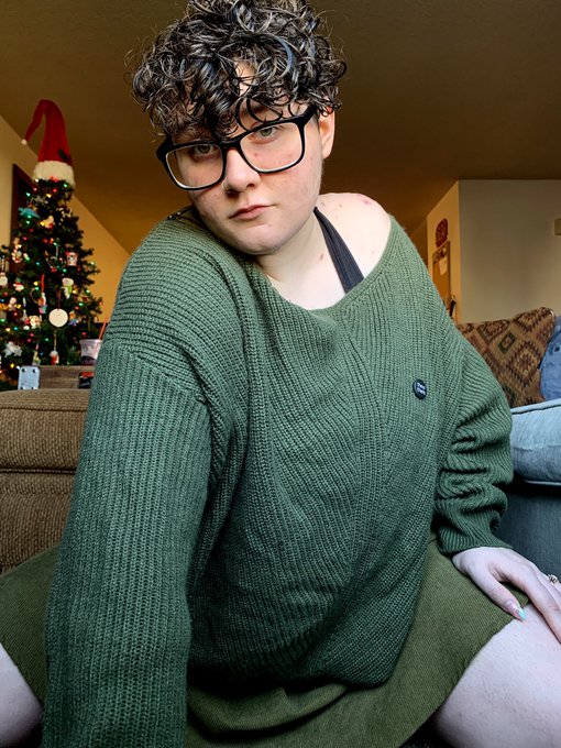 I AM A SLUT FOR CHUNKY SWEATERS!!!!!   #femme #nonbinary #queer https://t.co/fGiK1uBTVd<a href="/tag/femme"class="tags">#femme</a><a href="/tag/queer"class="tags"><span>#queer</span></a><a href="/tag/nonbinary"class="tags"><span>#nonbinary</span></a>