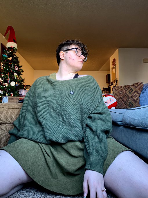 I AM A SLUT FOR CHUNKY SWEATERS!!!!!   #femme #nonbinary #queer https://t.co/fGiK1uBTVd<a href="/tag/femme"class="tags">#femme</a><a href="/tag/queer"class="tags"><span>#queer</span></a><a href="/tag/nonbinary"class="tags"><span>#nonbinary</span></a>