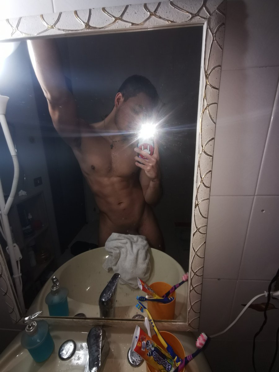 FANARCHY69's tweet photo. Doccia time 💦
Con o senza asciugamano? https://t.co/chJxQuEGJi