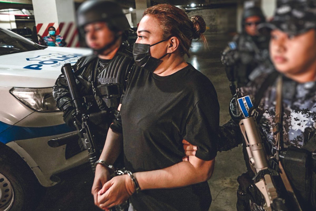noticortosnews's tweet photo. FGR PIDE QUE EXALCALDESA DE SOYAPANGO SIGA EN PRISION DURANTE EL PROCESO

La exalcaldesa de Soyapango, Nercy Montano, enfrenta la primera audiencia en su contra, por estar acusada de Apropiación Indebida de Cuotas Laborales, Incumplimiento de Deberes y Malversación de Fondos. https://t.co/2udlEI5SxE