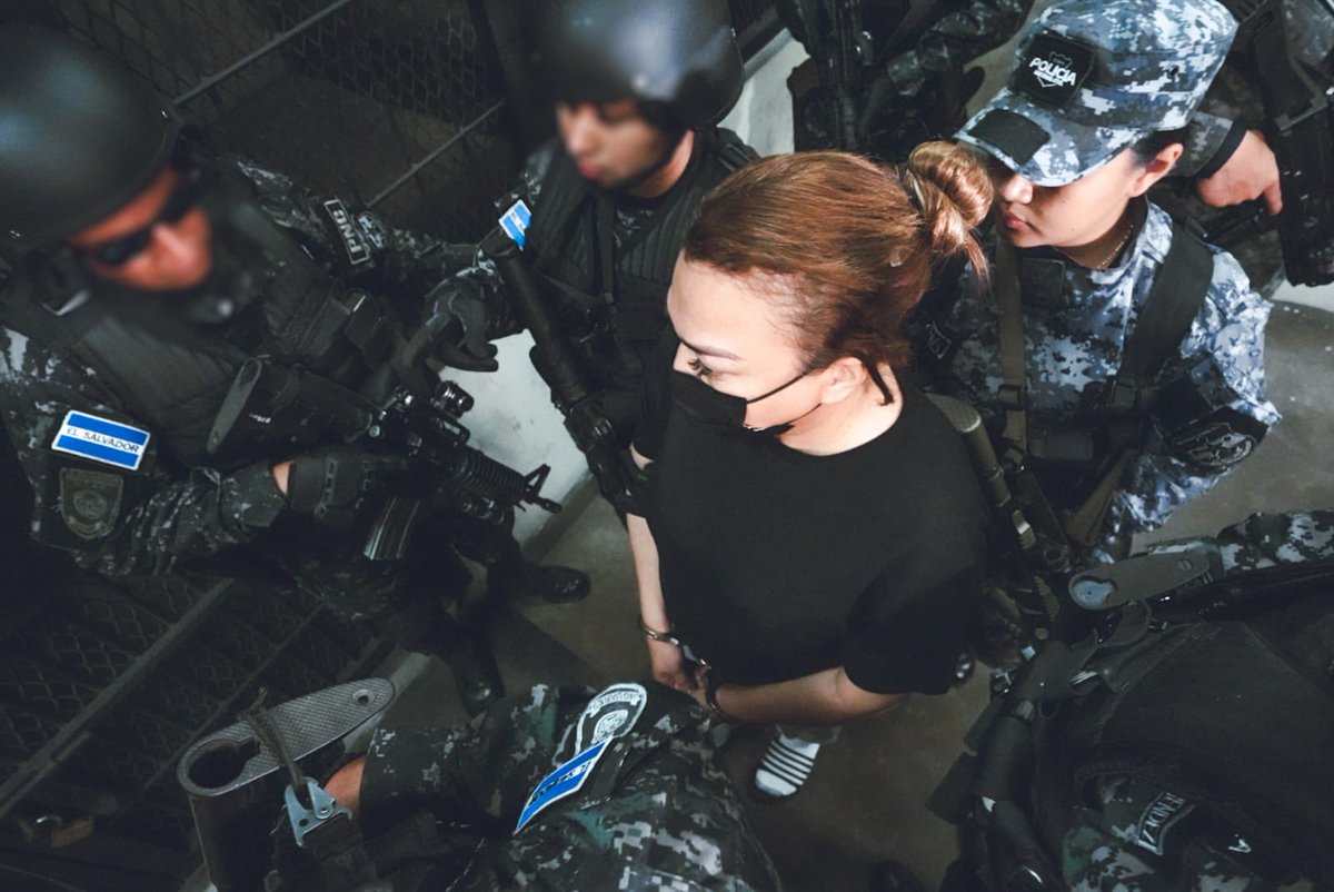 noticortosnews's tweet photo. FGR PIDE QUE EXALCALDESA DE SOYAPANGO SIGA EN PRISION DURANTE EL PROCESO

La exalcaldesa de Soyapango, Nercy Montano, enfrenta la primera audiencia en su contra, por estar acusada de Apropiación Indebida de Cuotas Laborales, Incumplimiento de Deberes y Malversación de Fondos. https://t.co/2udlEI5SxE