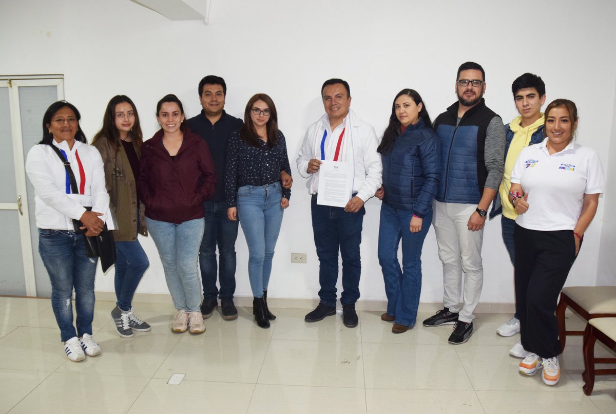 RioCapitalAnima's tweet photo. Luis Falconí, candidato a la alcaldía de Riobamba y Pablo Manzano, candidato a la concejalía de Riobamba, se comprometen formalmente con la fauna urbana y la causa animalista.
#VotoAnimalista #Riobamba https://t.co/5QoMocunsJ
