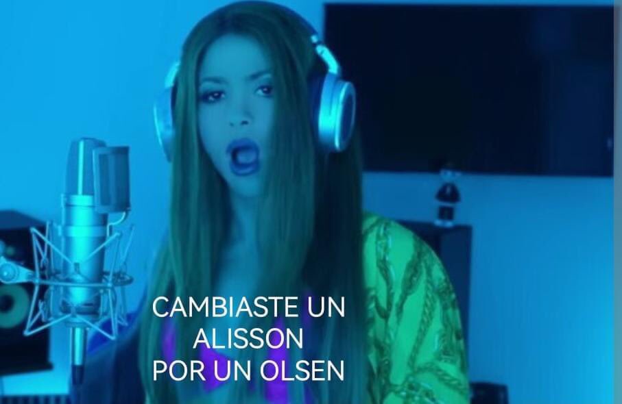 schickposting's tweet photo. Shakira vs Monchi. https://t.co/Gmm2e6OZ1V