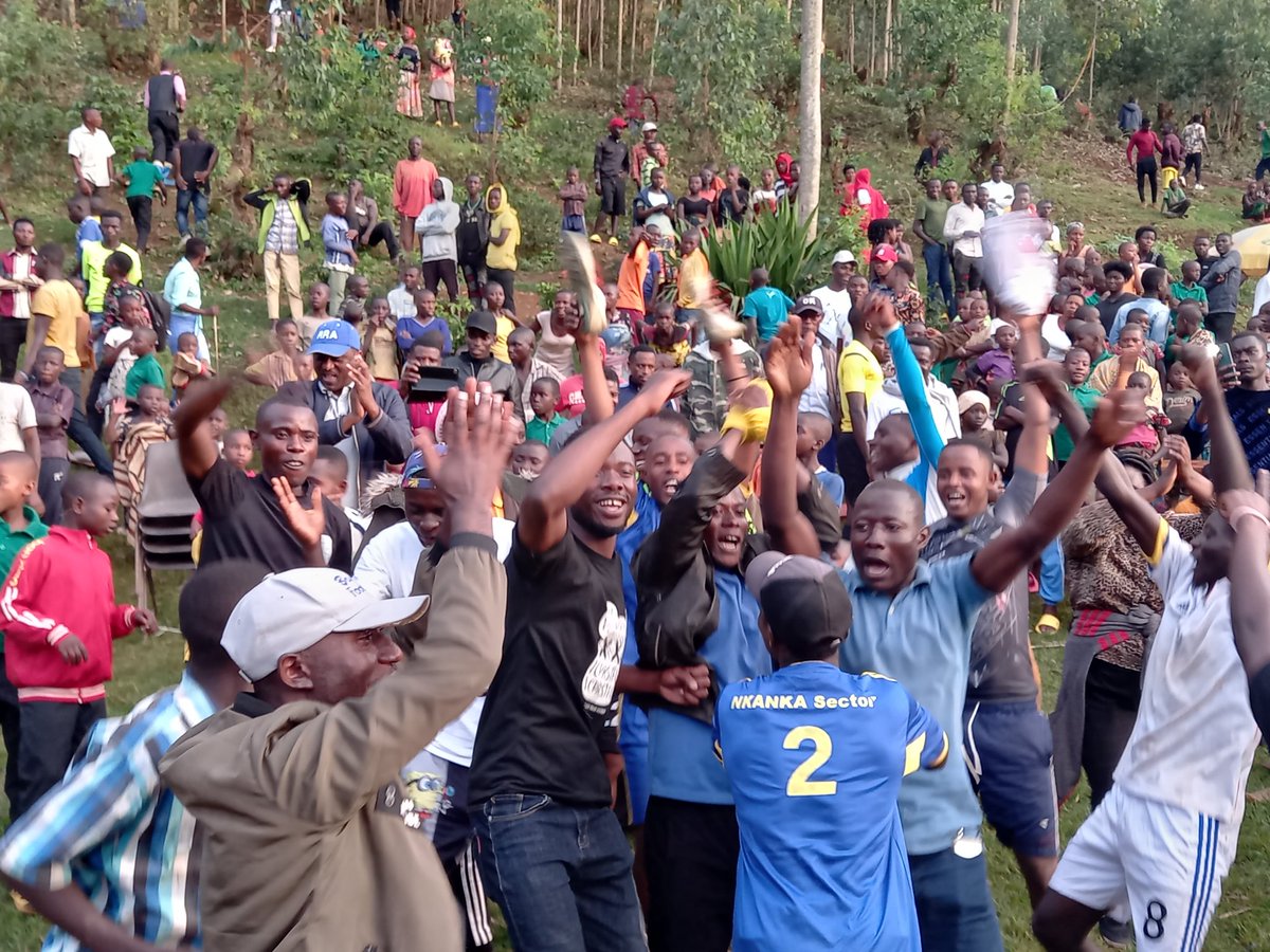 SectorNkanka's tweet photo. Kuri iki gicamunsi muri @RusiziDistrict, Es Nkanka Sector na Es Nkombo sector batangije umukino w'amaguru  Nkanka  yatsinzemo Nkombo mu marushanwa y’UMURENGE KAGAME CUP,hatanzwe nimpanuro zijyanye n'imiyoborere myiza.Byabereye ku Nkombo @RwandaLocalGov,@DrKibiriga,@GNTIVUGURUZWA https://t.co/usfEQJoNxD